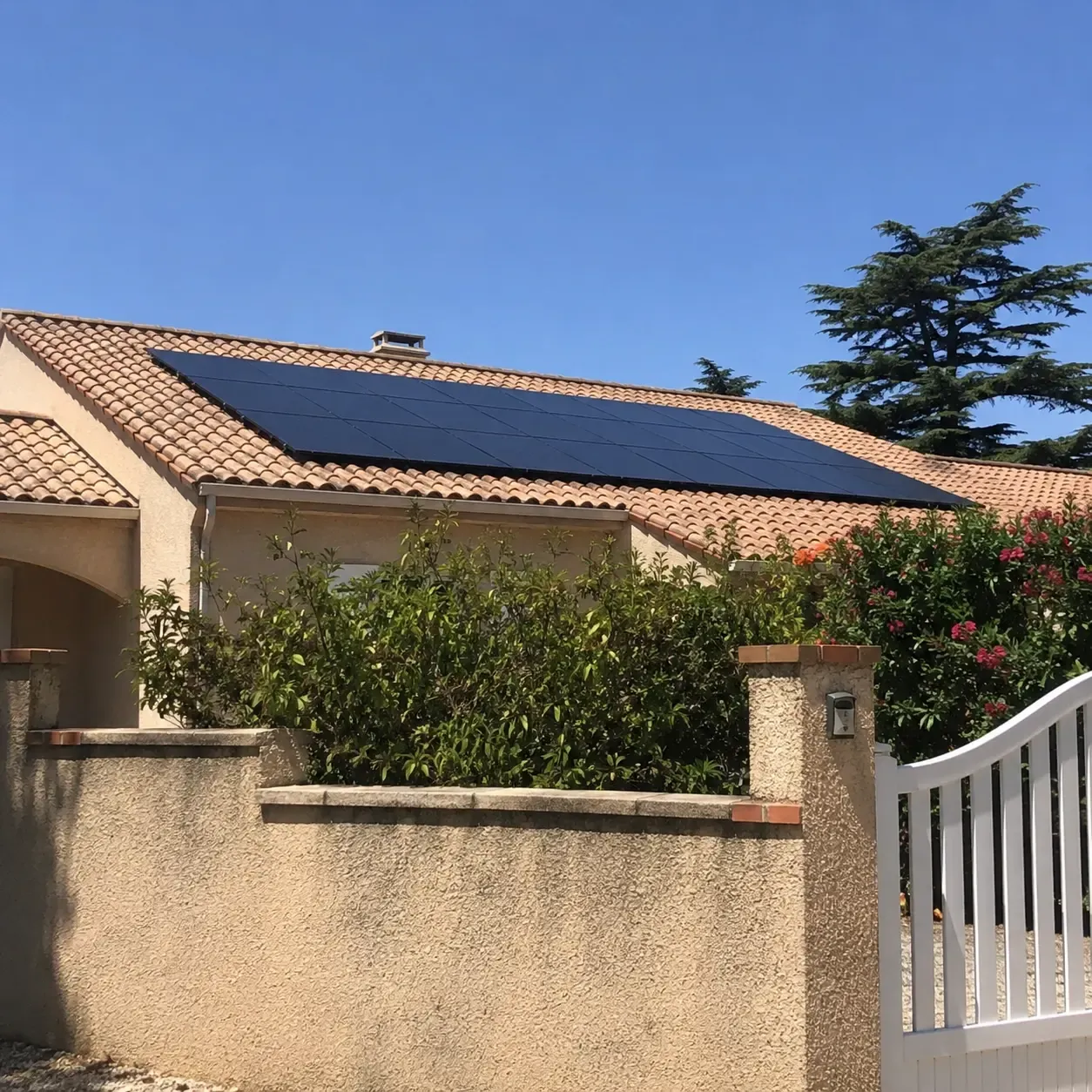 Image installateur panneaux solaires 2 installation photovoltaique maison